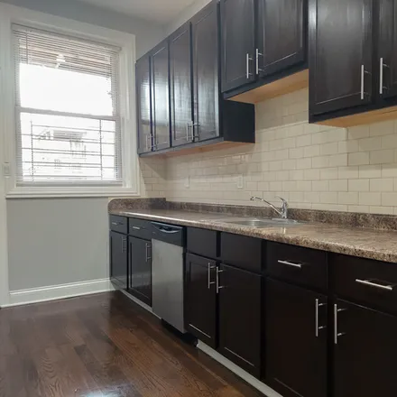 Rent this 3 bed apartment on 906 W Montrose Ave