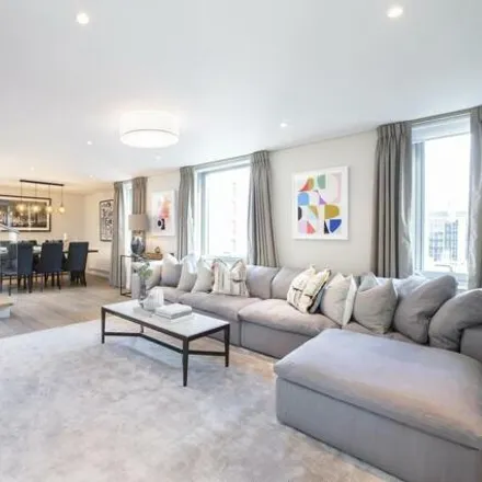 Rent this 4 bed apartment on 5 Merchant Square in London, W2 1AY