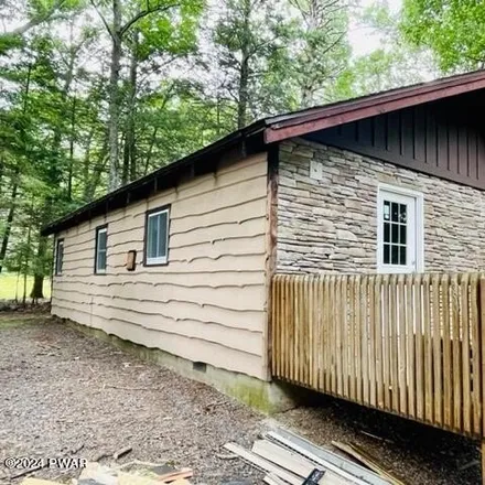Buy this 3 bed house on 116 Lone Oak Road in Paupack Township, PA 18438