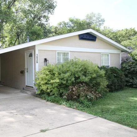 Buy this 3 bed house on 1026 Grand Avenue in Edwardsville, IL 62025