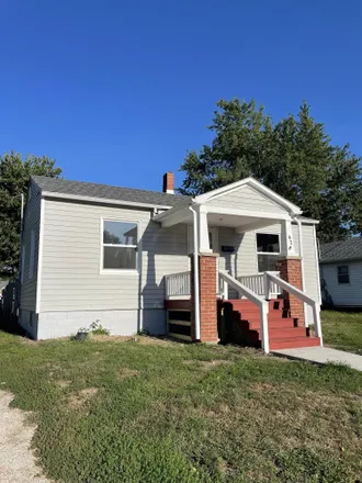 Buy this 2 bed house on 628 North Ellsworth Avenue in Marshall, MO 65340