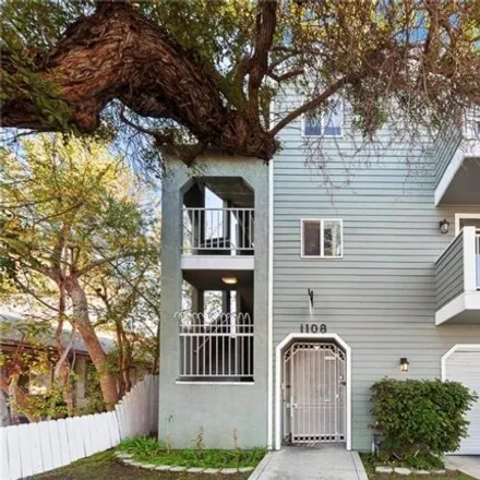Buy this studio house on 1108 Termino Ave in Long Beach, California