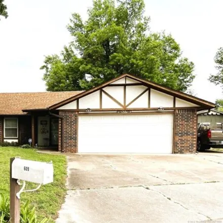 Buy this 3 bed house on Willow Court in Pryor Creek, OK 74361