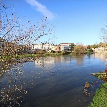 Image 1 - Bridge Wharf, Chertsey, KT16 8LQ, United Kingdom - Apartment for rent