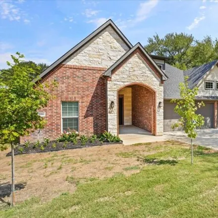 Image 2 - 364 Oakwood Drive, Euless, TX 76040, USA - House for sale