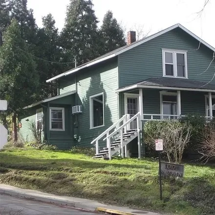 Rent this 4 bed house on 1001 N Main St