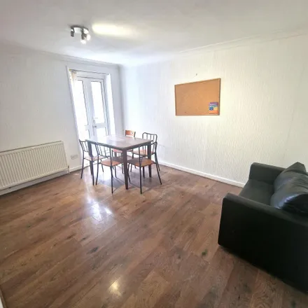 Rent this 4 bed townhouse on 41 Exning Road in London, E16 4NB