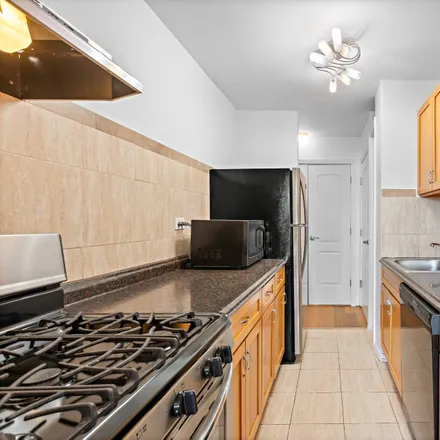 Image 3 - 2650 Ocean Parkway, New York, NY 11235, USA - Condo for sale