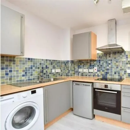 Image 8 - 2 Rosehill Avenue, London, SM1 3HG, United Kingdom - Apartment for rent