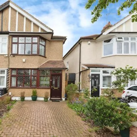 Buy this 2 bed townhouse on Uplands Road in London, IG8 8JW