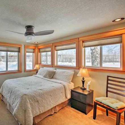 Rent this 1 bed condo on Sandpoint
