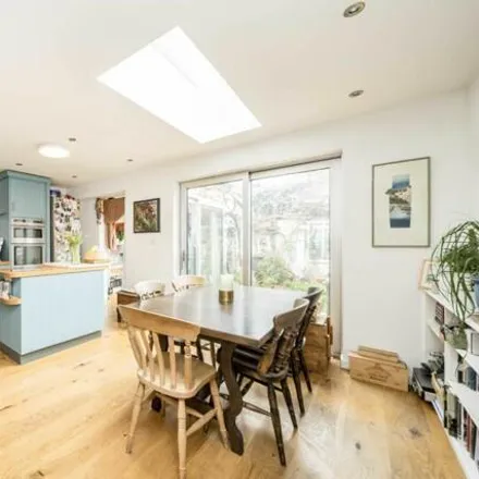 Image 3 - 24 Victoria Road, London, SW14 8EX, United Kingdom - Townhouse for sale