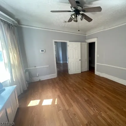 Image 3 - 68 Mapes Place, Newark, NJ 07112, USA - Apartment for rent