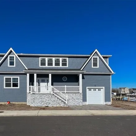 Buy this 4 bed house on 1 Louis Place in Oceanside, NY 11572
