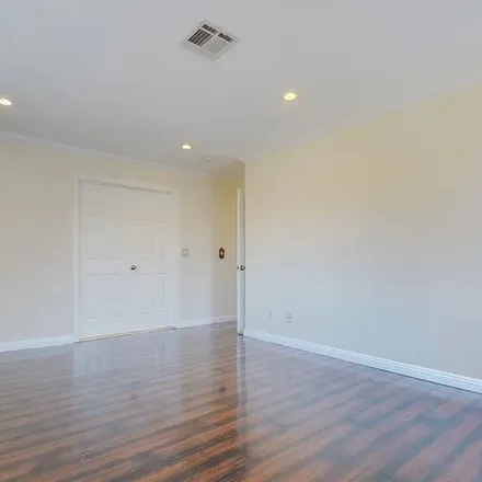 Image 3 - 2954 Tyburn Street, Los Angeles, CA 90039, USA - Apartment for rent