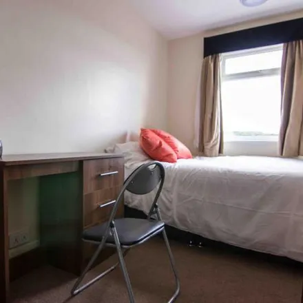 Image 3 - Wood Hill Crescent, Leeds, LS16 7BX, United Kingdom - Apartment for rent