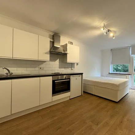 Rent this studio apartment on 5 Manstone Road in London, NW2 3XH