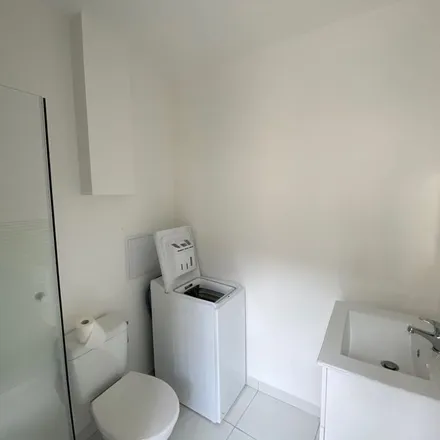Rent this 2 bed apartment on 12bis Place des Etats-unis in 02400 Château-Thierry, France