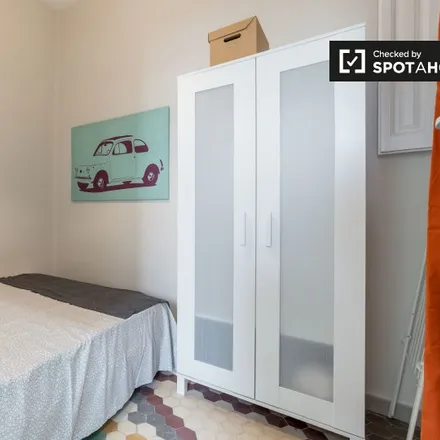Rent this 6 bed room on Carrer de Borriana in 8, 46005 Valencia