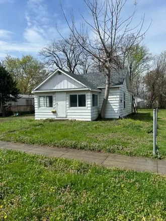 Buy this 2 bed house on 322 Sluder Avenue in Fairfield, IL 62837