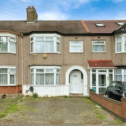 Buy this 3 bed townhouse on Bawdsey Avenue in London, IG2 7TW