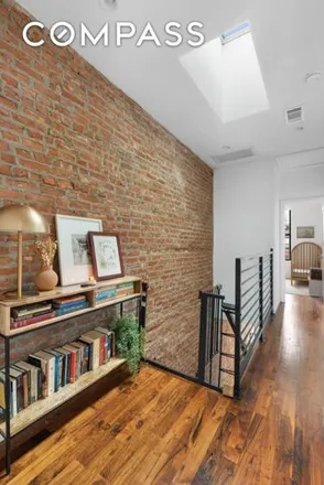 Image 5 - 1010 Putnam Avenue, New York, NY 11221, USA - Townhouse for sale