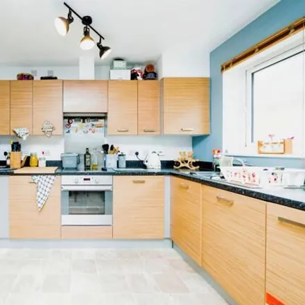 Image 2 - Greenway Road, Cardiff, CF3 3HP, United Kingdom - Apartment for sale