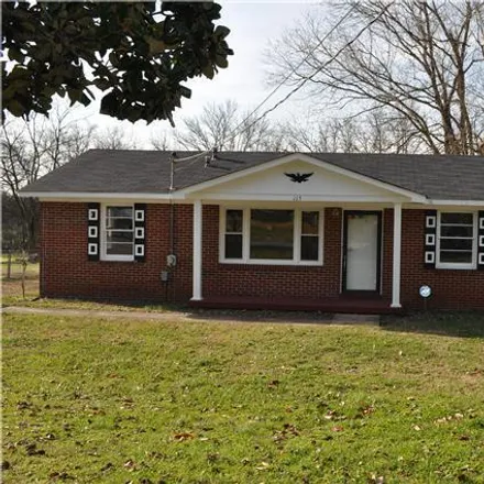 Rent this 3 bed house on 115 Oak Park Dr