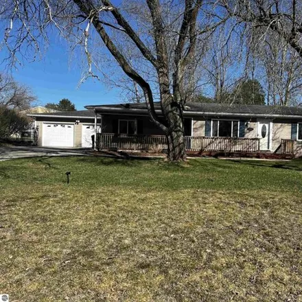 Image 2 - 498 North Superior Street, Farwell, Surrey Township, MI 48622, USA - House for sale