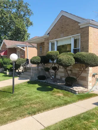 Image 2 - 8901 South Merrill Avenue, Chicago, IL 60617, USA - House for sale