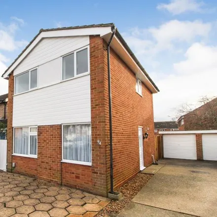 Rent this 3 bed house on Magnolia Close in Kempston, MK42 7RZ