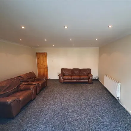 Rent this 3 bed townhouse on The Hawthorns in Cardiff, CF23 7AN