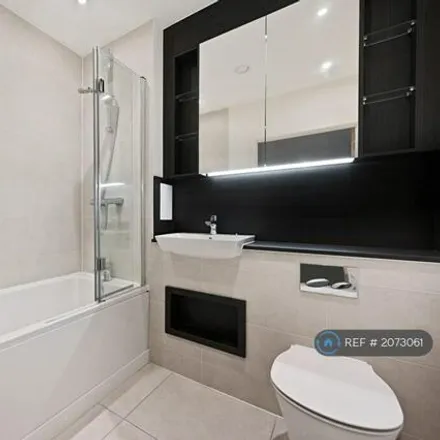 Image 5 - Western Avenue, London, W3 7EL, United Kingdom - Apartment for rent