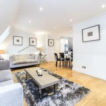 Rent this 1 bed room on 9 Grosvenor Hill in London, W1K 3EQ