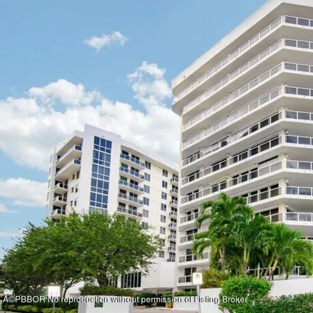 Rent this 1 bed condo on 263 South Lakeside Court in West Palm Beach, FL 33407