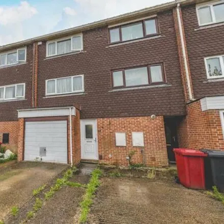 Buy this 3 bed townhouse on Cheviot Road in Langley, SL3 8UJ