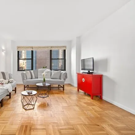 Image 2 - 301 East 69th Street, New York, NY 10021, USA - Apartment for sale