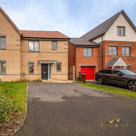 Buy this 3 bed duplex on Poppy Field Way in Carlton in Lindrick, S81 9FG