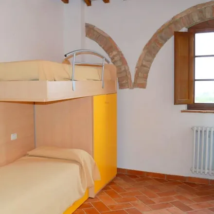 Rent this 3 bed house on Asciano in Poggiolo, Viale Primo Maggio