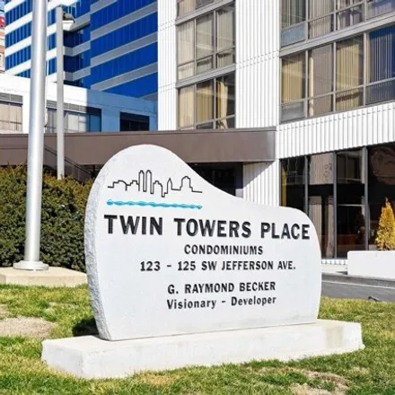 Image 2 - Twin Towers, 123 Southwest Jefferson Avenue, Peoria, IL 61602, USA - Condo for sale