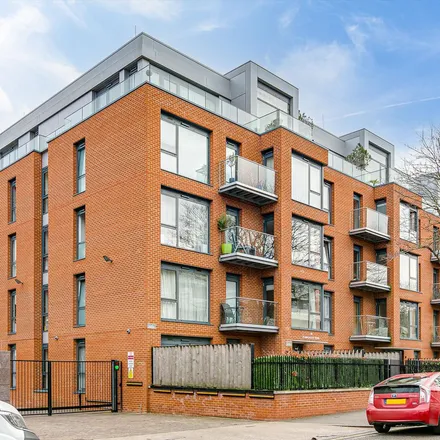 Rent this 3 bed apartment on Macaulay Road in London, SW4 0QP