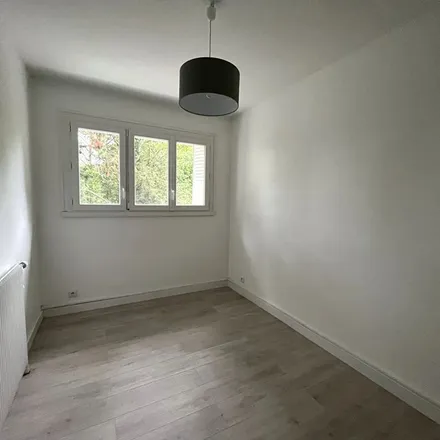Rent this 3 bed apartment on 17 Avenue Édouard Aynard in 69130 Écully, France