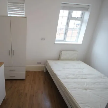 Image 2 - Hair Connections, Sheepcote Road, Greenhill, London, HA1 2TB, United Kingdom - Room for rent