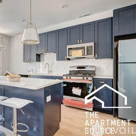 Image 2 - 2032 W Montrose Ave, Unit 3B - Apartment for rent