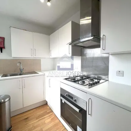 Image 2 - 90 Rossiter Road, London, SW12 9RY, United Kingdom - Duplex for rent