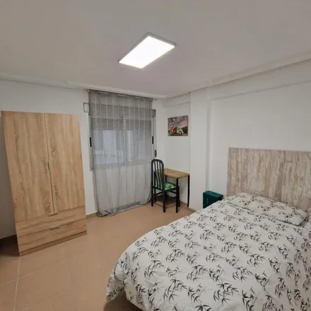 Rent this 3 bed apartment on Locutorio in Calle Ribelles Comín, 12005 Castelló de la Plana