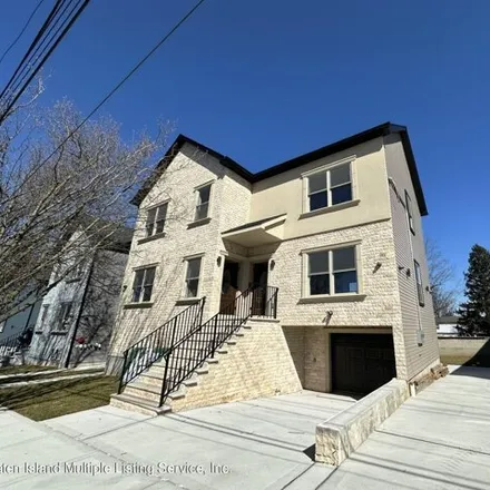 Buy this 5 bed house on 115 Yetman Avenue in New York, NY 10307