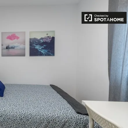 Rent this 5 bed room on Col·legi d'Educació Infantil i Primària Max Aub in Carrer del Pare Urbà, 46009 Valencia