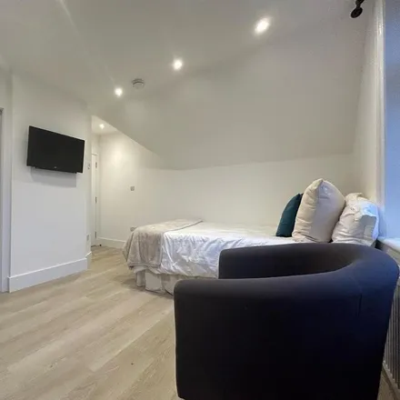 Rent this studio house on Spencer Road in London, W4 3SL