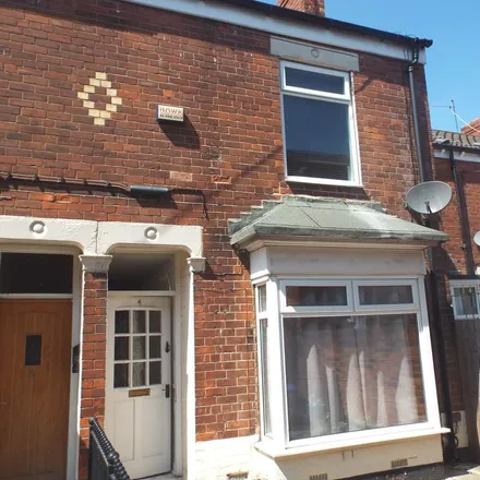Rent this 2 bed house on Estcourt Street in Hull, HU9 2SA